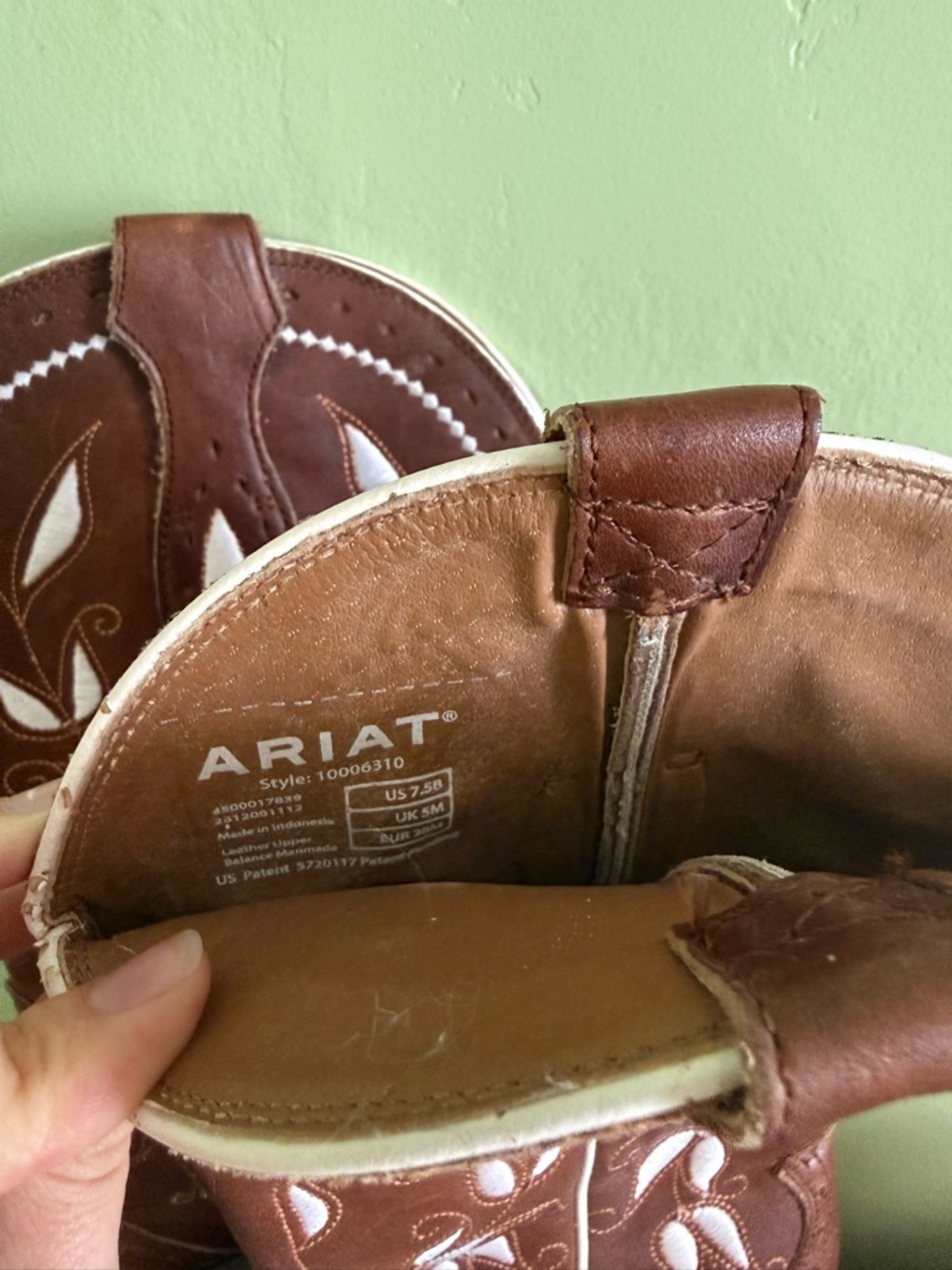 Ariat Point Toe Boots - Picture 2 of 6